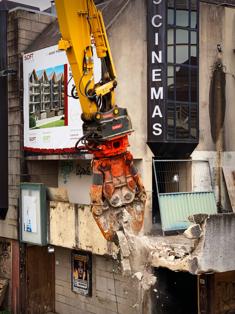 LE TÉLÉGRAMME | Démolition du cinéma LE BRETAGNE à Quimper